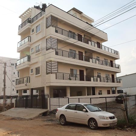 Qualtems Guest House-With Ac Options Bangalore Exteriör bild