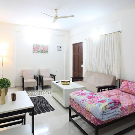 Qualtems Guest House-With Ac Options Bangalore Exteriör bild