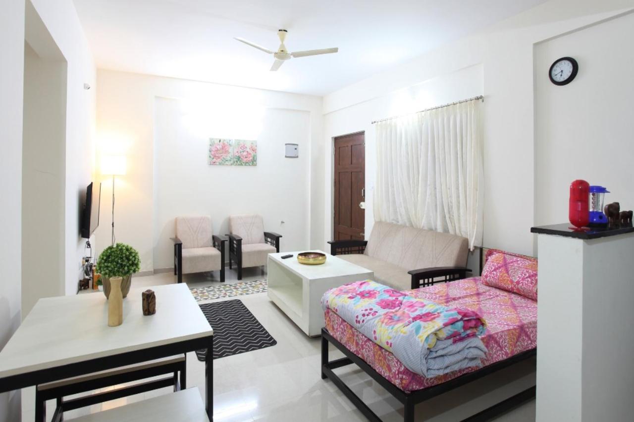 Qualtems Guest House-With Ac Options Bangalore Exteriör bild
